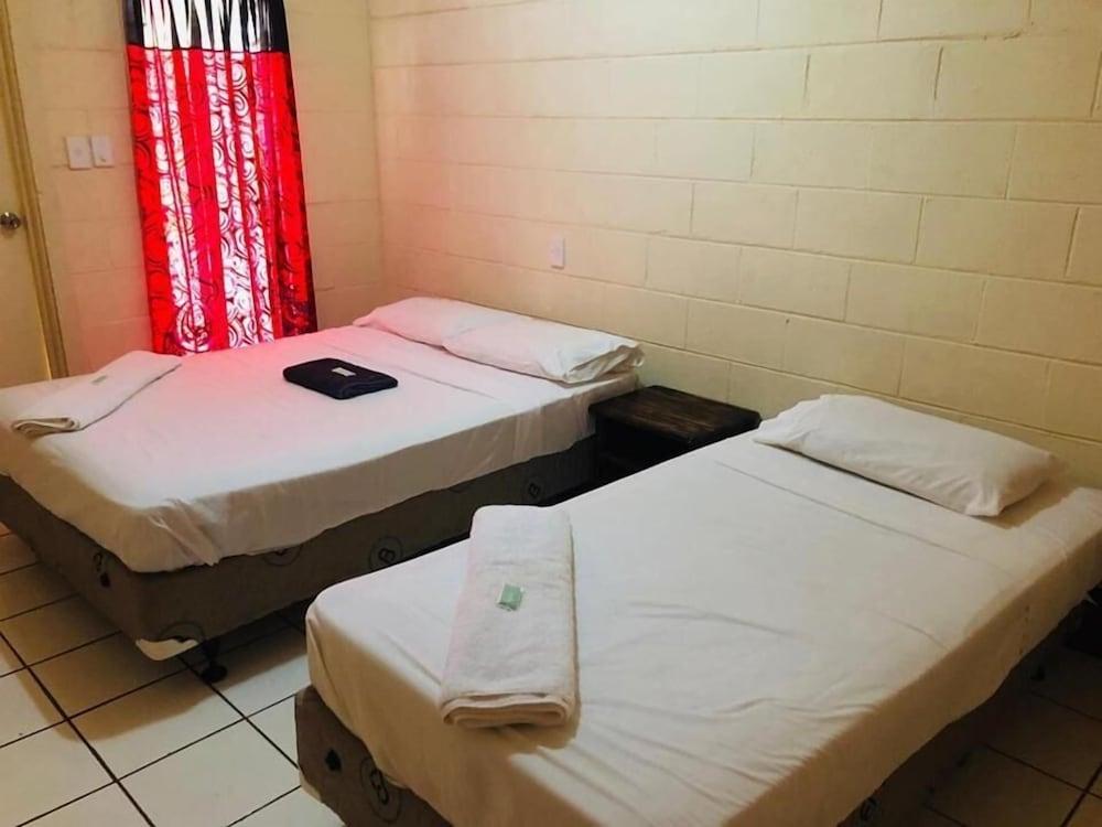 Transit Motel - Hostel