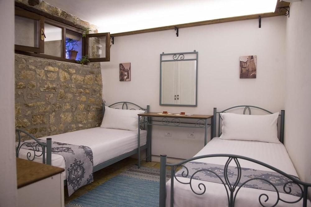 Villa 4 Bed & Breakfast