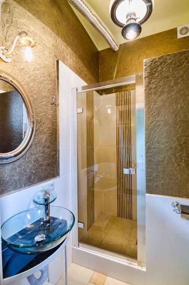 Apartment Valovaya 21b