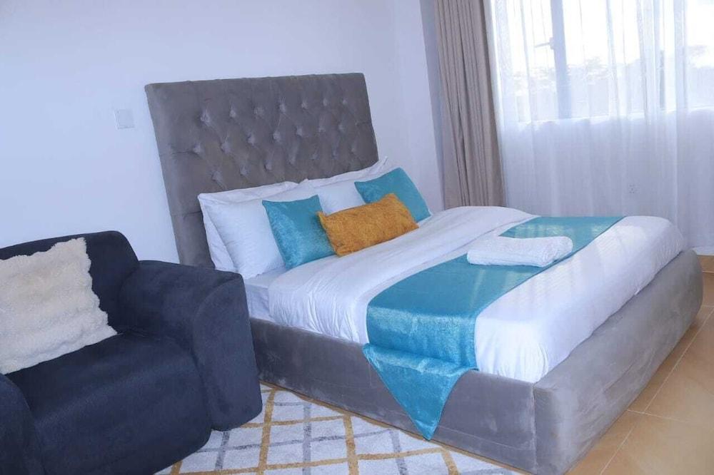 Elegant Comfy 3 Bedroom Apartment