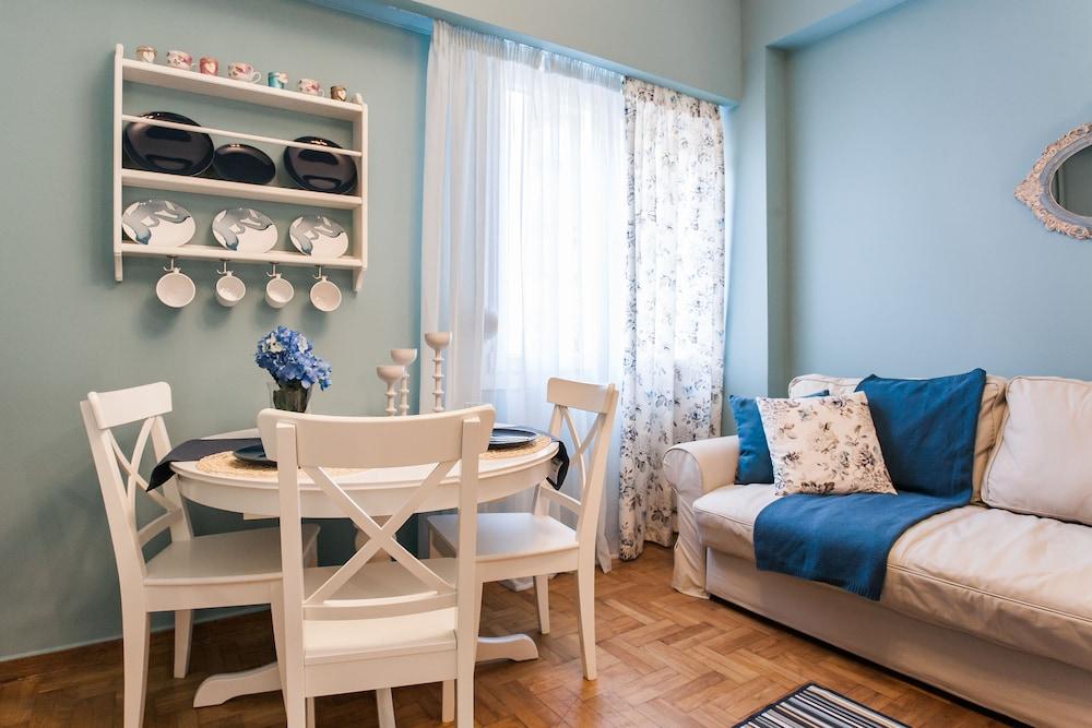 Charming Acropolis Metro Apartment