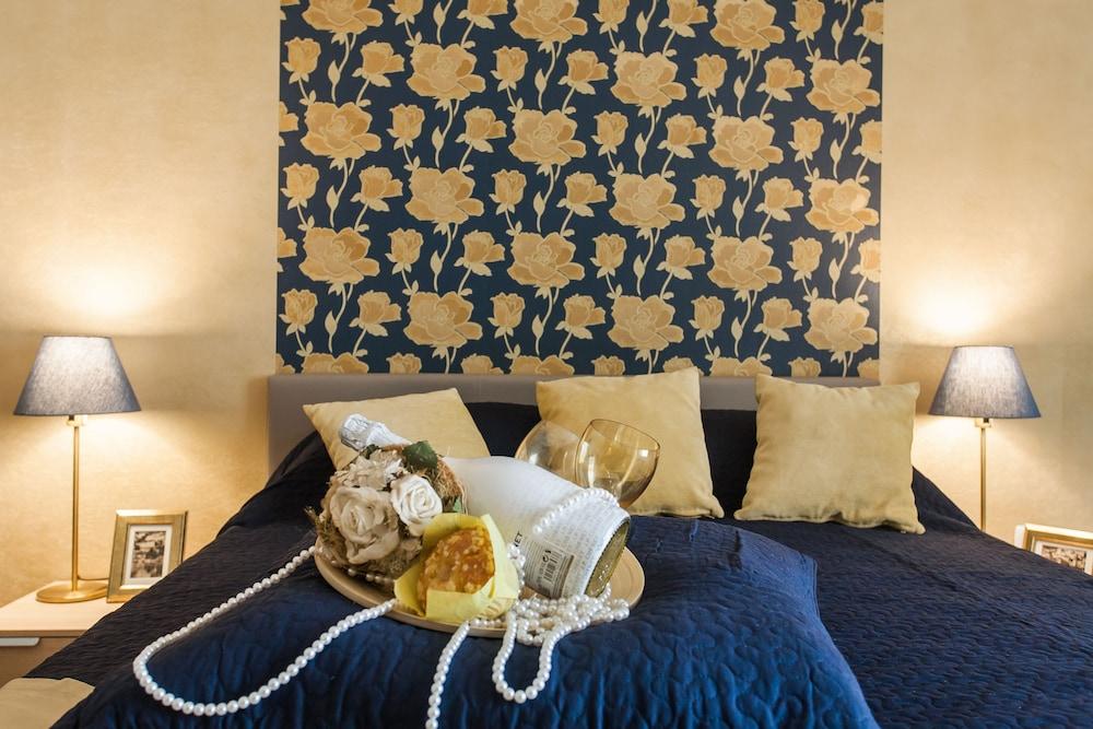 Big Central Metro Station Apartment 1