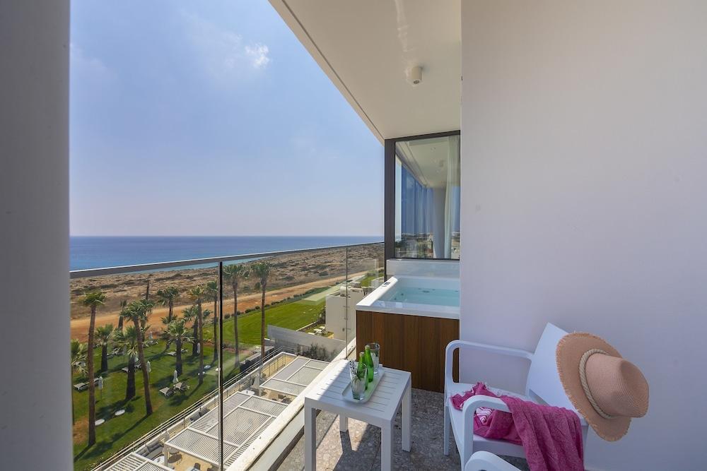 Leonardo Crystal Cove & Spa by the sea - Adults Only