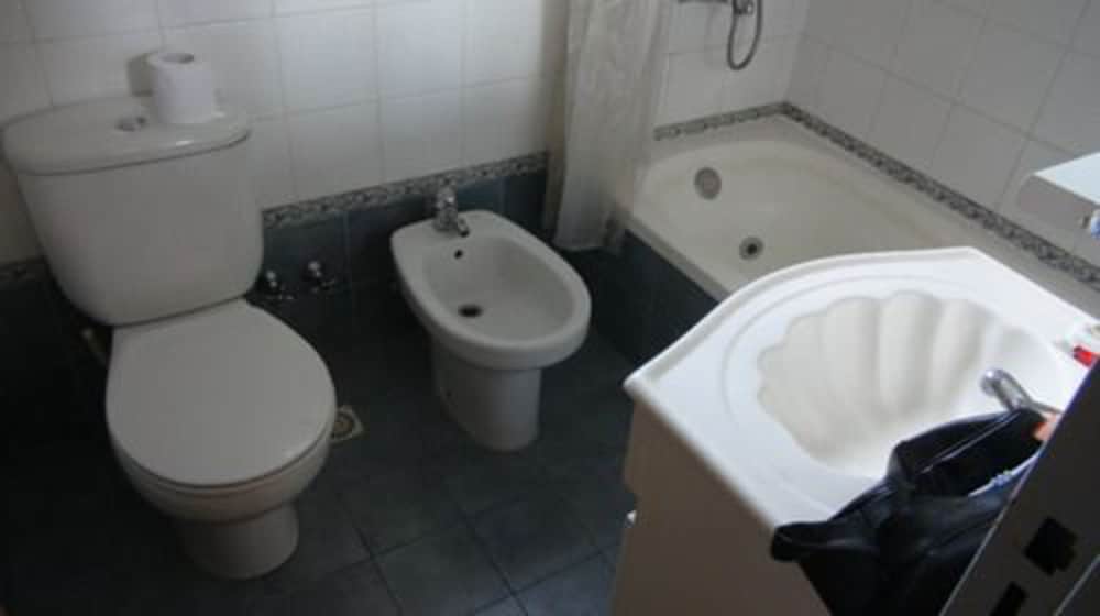 Sunny 2 Bedroom Apartment