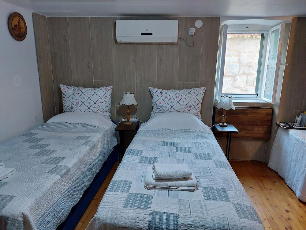 Cozy En-suite Rm on Dumanica