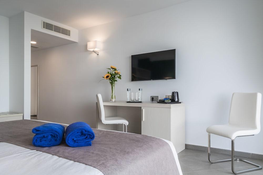 Aparthotel Esquinzo Y Monte Del Mar