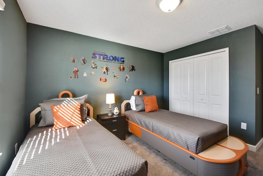 Charming Vacation Townhome with Pool CG1576