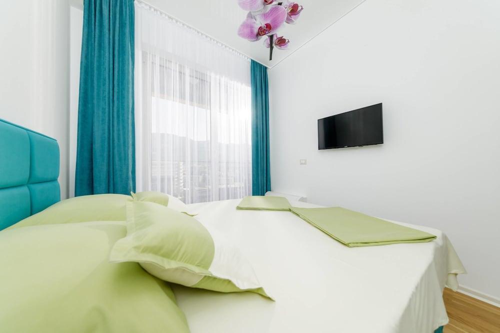 Luxury Harmonia Apartments