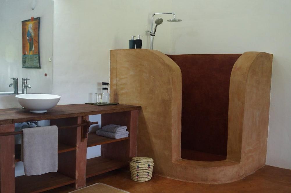 Pangani Cliffs Lodge