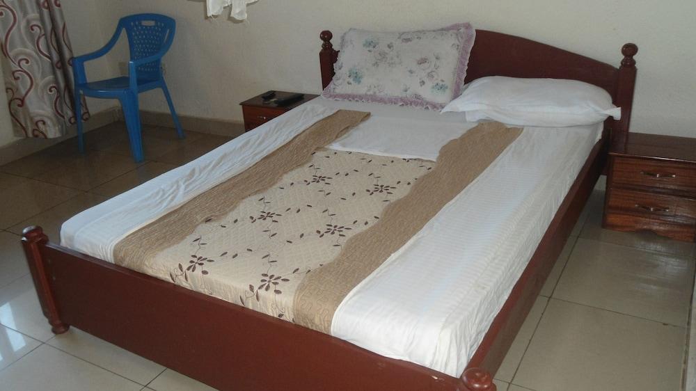 Airport luxury motel