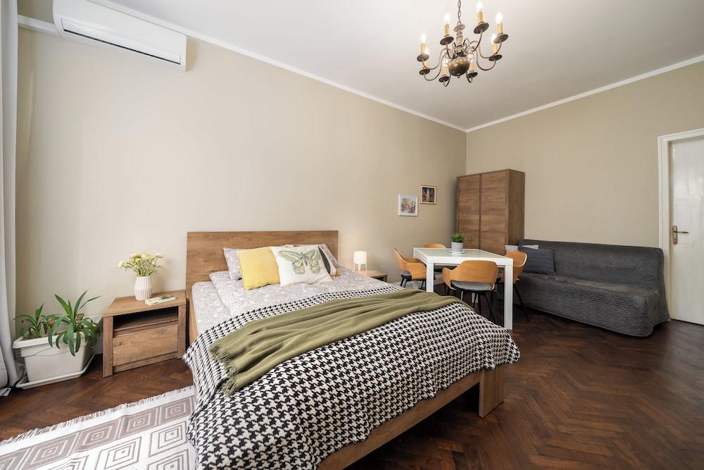 3 BDR Top Center Artistic Apartment - 115 m2