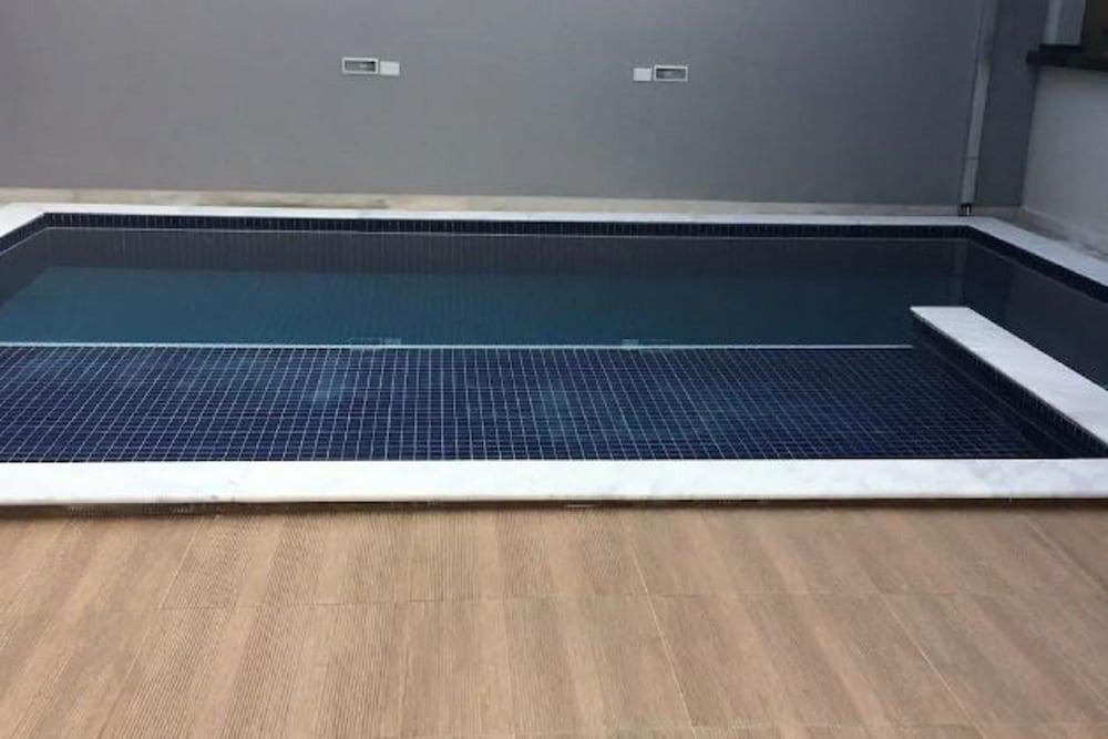 Casa com piscina em Caraguatatuba