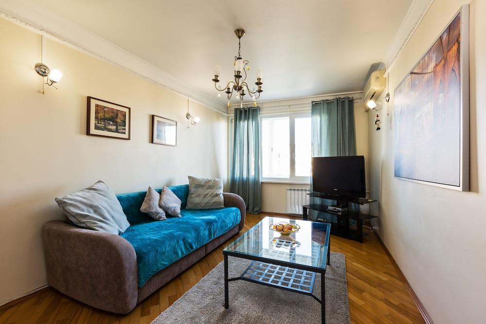 GM Apartment Oruzheynyi 5