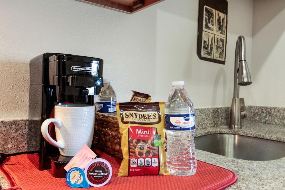 1 Bedroom Studio - 806.5