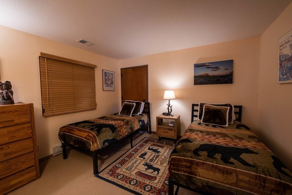 View Of Red Mountain From 2 Br  2 Bedroom Condo - No Cleaning Fee! by RedAwning