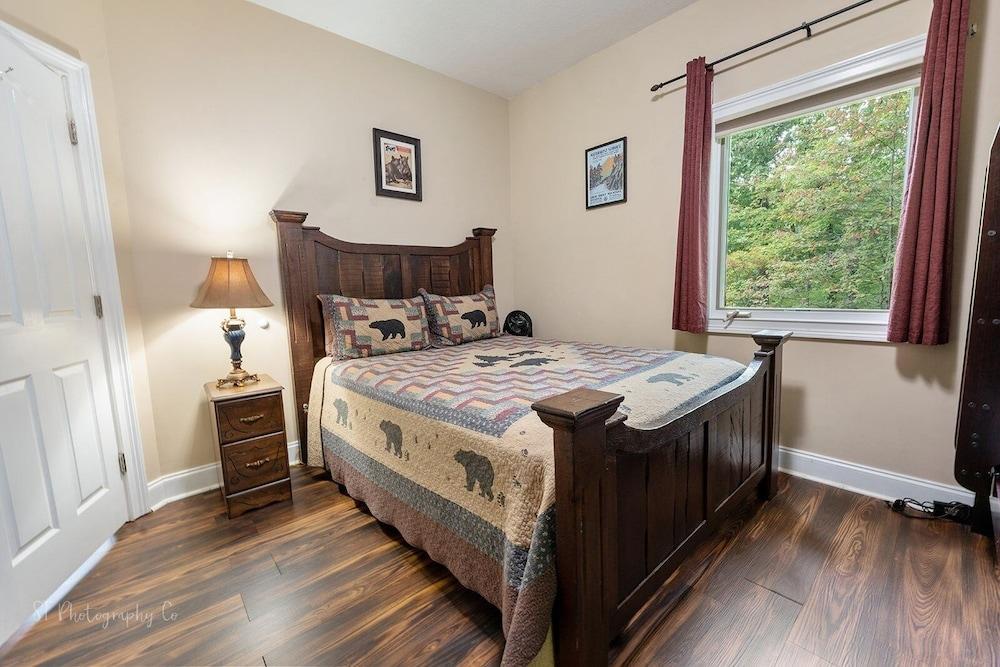 Enchanted Primrose 2 Bedroom Chalet by RedAwning