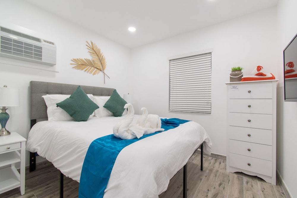 Beach Inn by DesignedVR