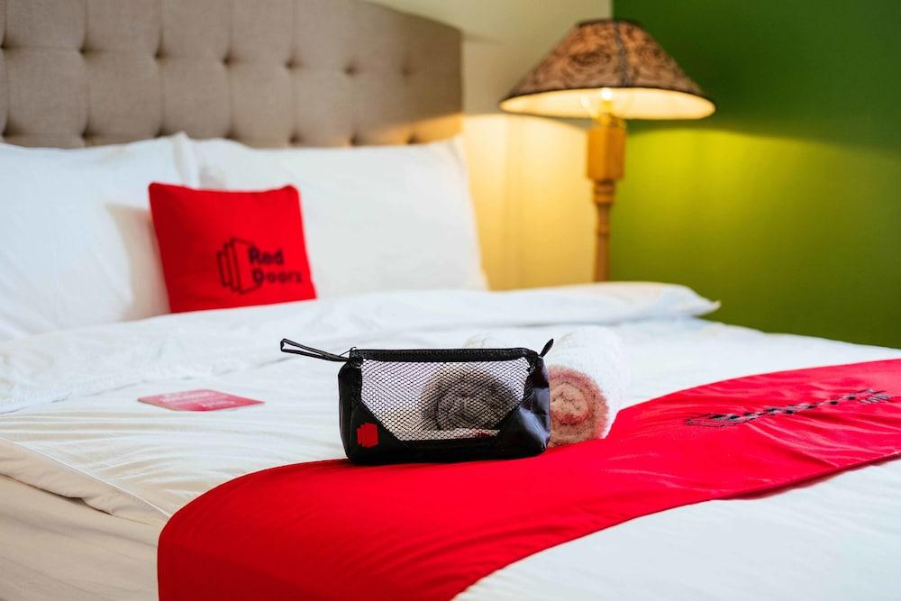 RedDoorz Plus @ Kamuning Quezon City