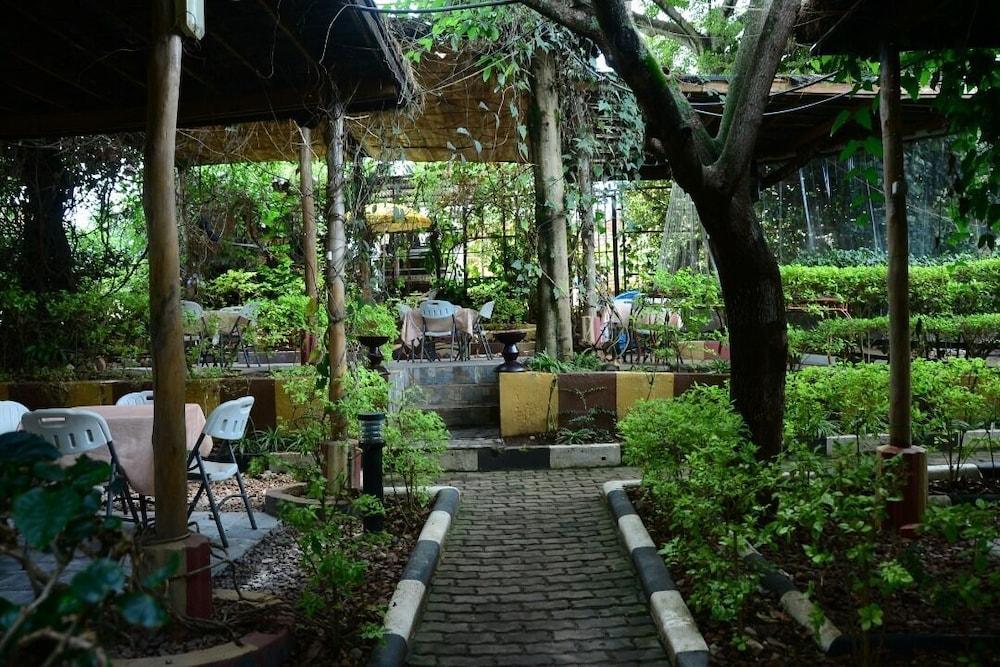 Auberge Saint Jean Leopold Kanombe