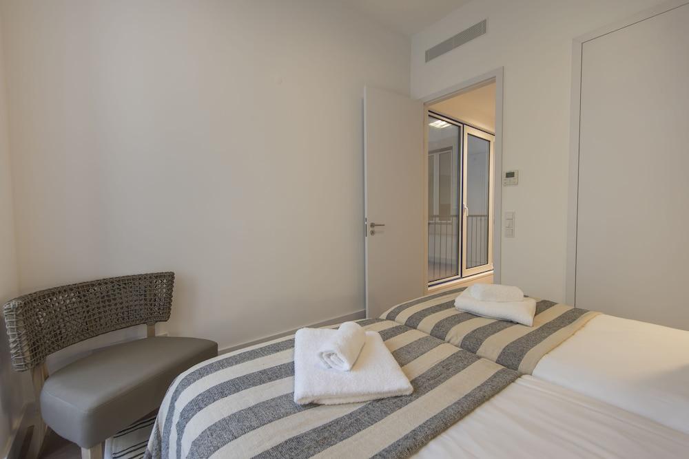 High Ceiling Duplex Apt Cais do Sodre