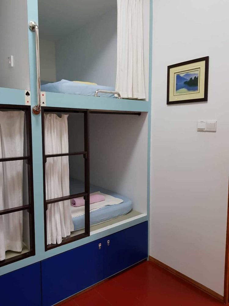 Sojourn Beds & Cafe - Hostel