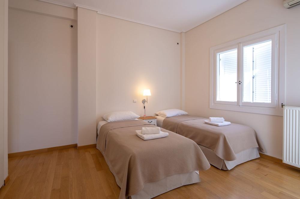 Rhea - Glyfada Sea View Apartment