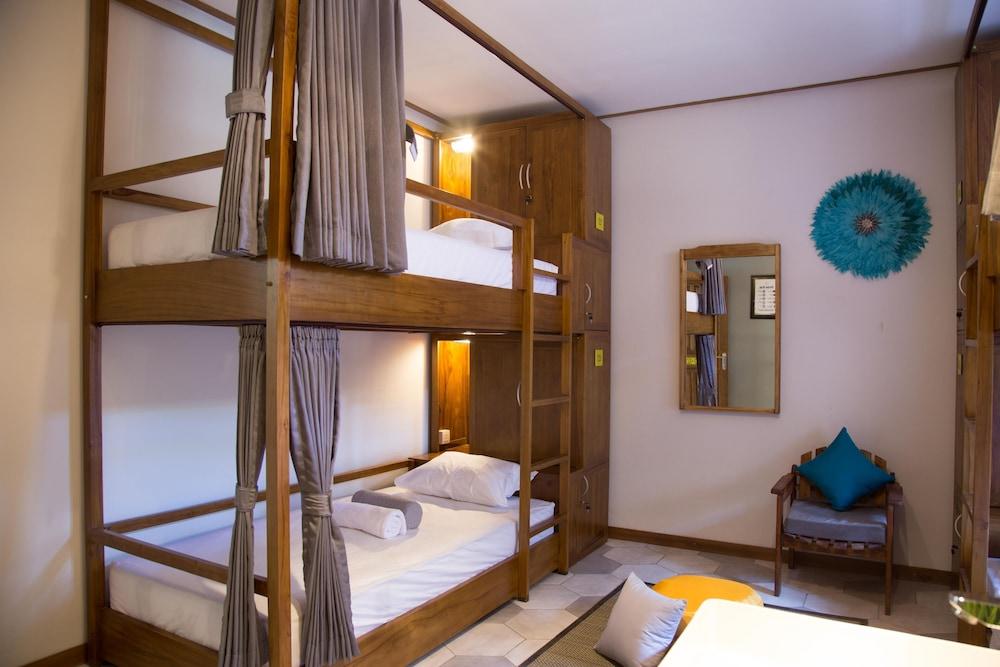 Interconnection Hostel