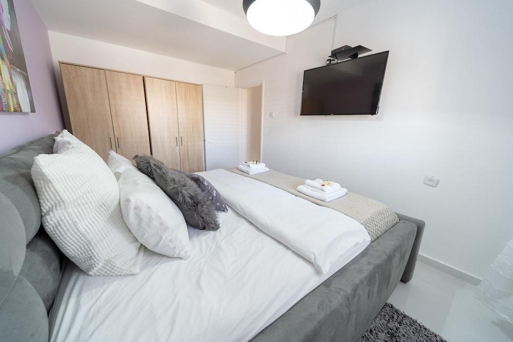 YalaRent Sunny 3BR APT - Families only