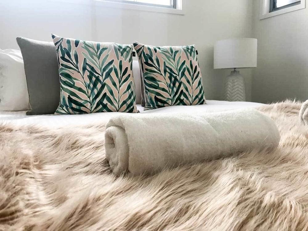 Fat Frog Beach Houses