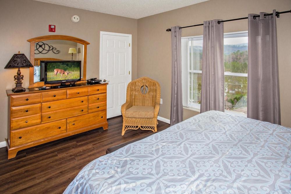 Whispering Pines 541