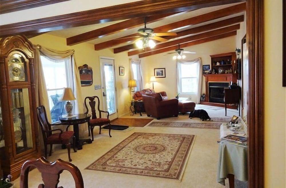 Serenity Hill Bed and Breakfast