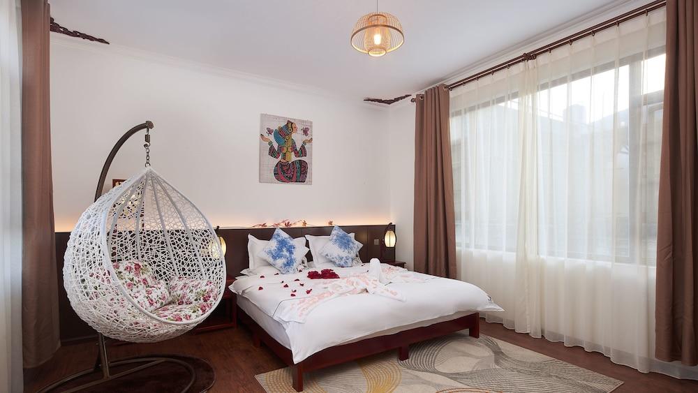 Floral Hotel Dali Yixin Yard