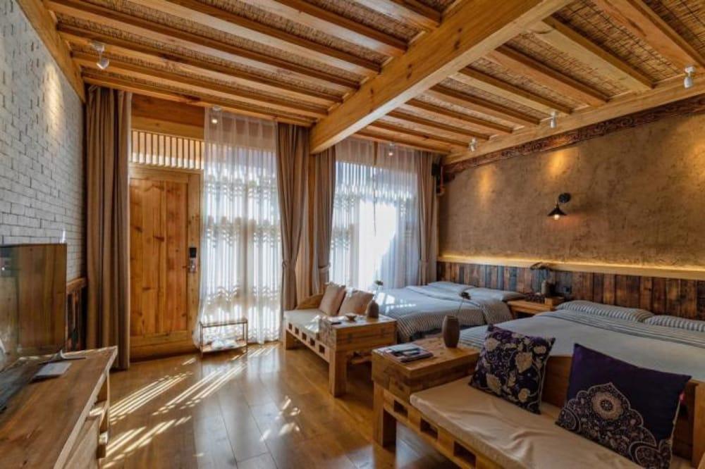 Floral Hotel Huize AD 1727