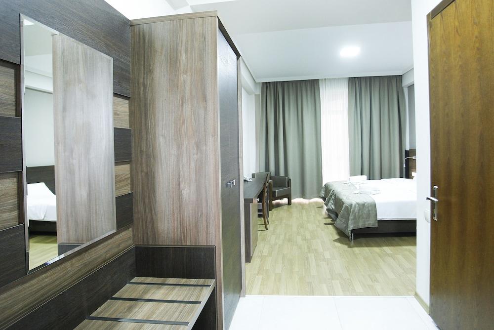 Olympus Hotel By Umbrella