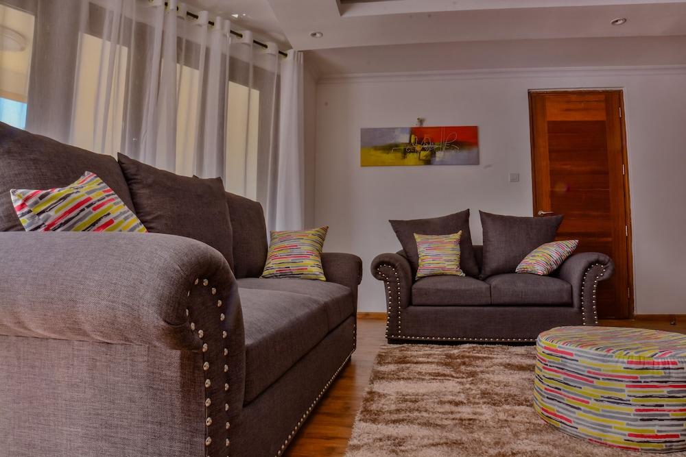 Edmor Residences - Riverside