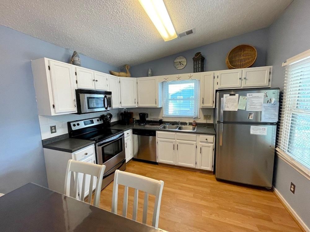 Sunset Square 104 L 2 Bedroom Home by RedAwning