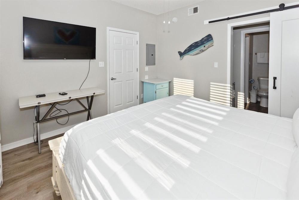 Sandpiper Cove 9124 1 Bedroom Condo by RedAwning