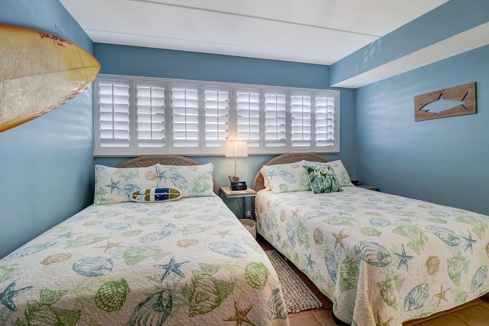 Beach Condo Miles-long Views Sand and Sea, Access to Private Fishing Pier by RedAwning