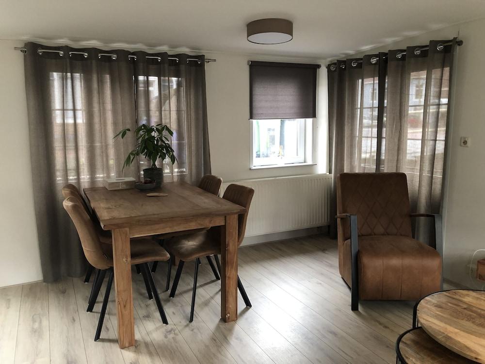 Slapen in eigentijds woonboot hotel