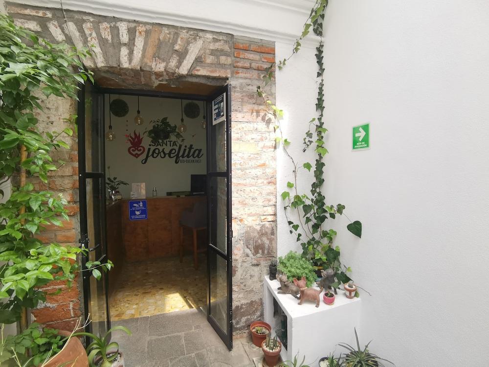 Santa Josefita Bed & Breakfast