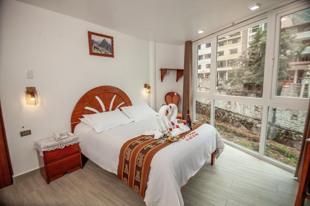 MAPILAND-Hotel Boutique. a unos pasos de la estación de tren y de autobus. Con vista al río y a las montañas