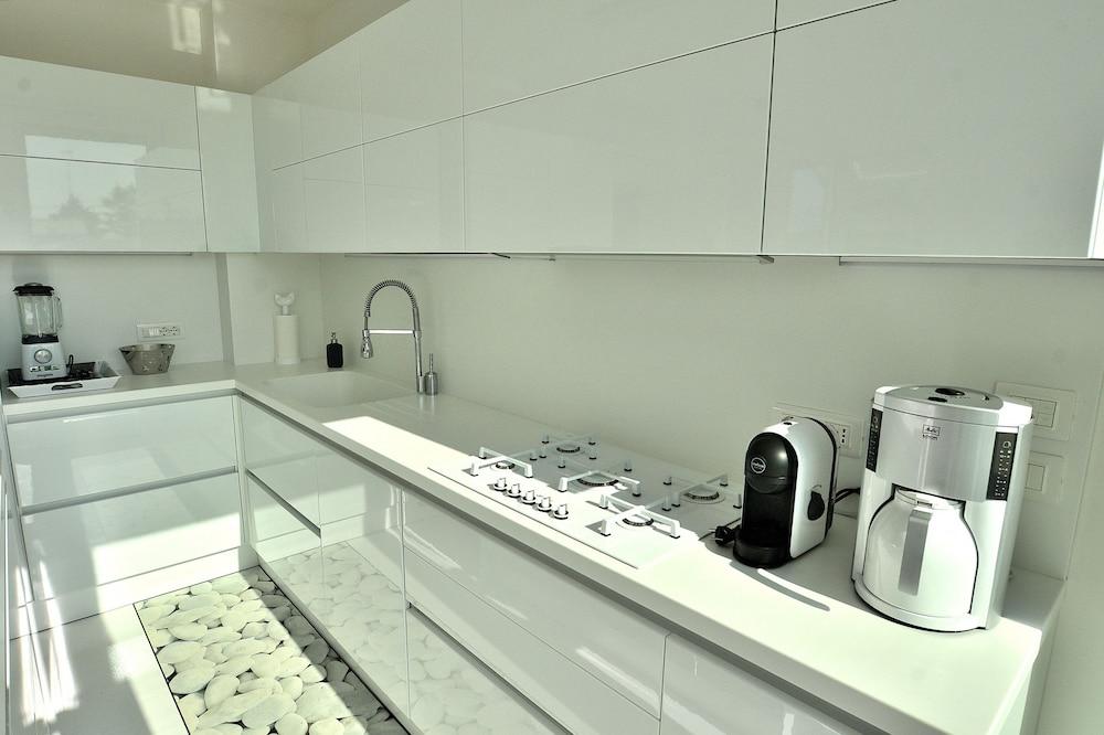 The White Apartment With Pool