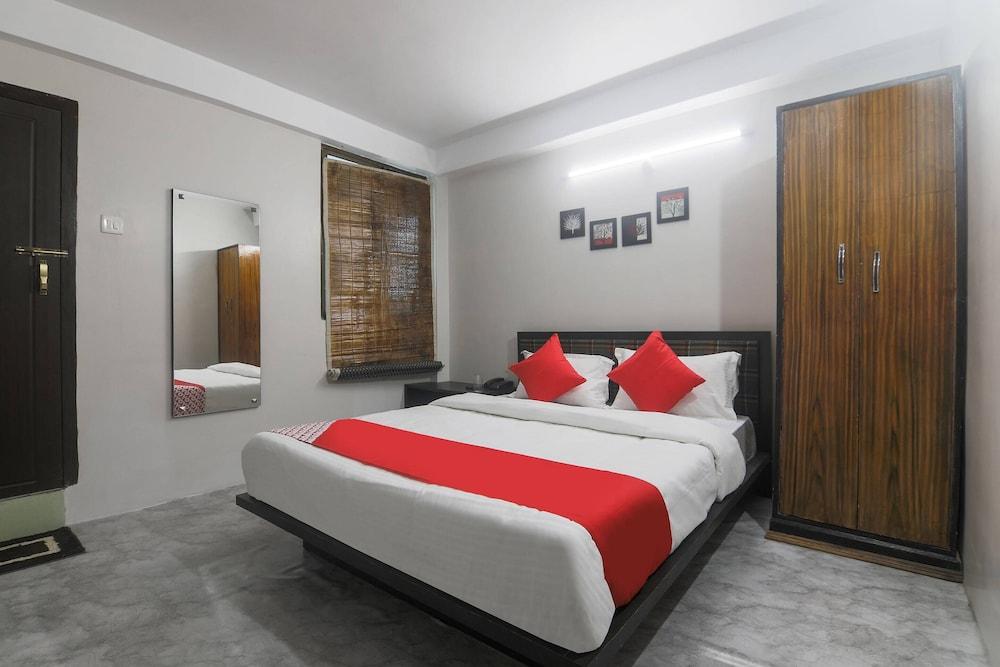 OYO 19292 55 Pillars House