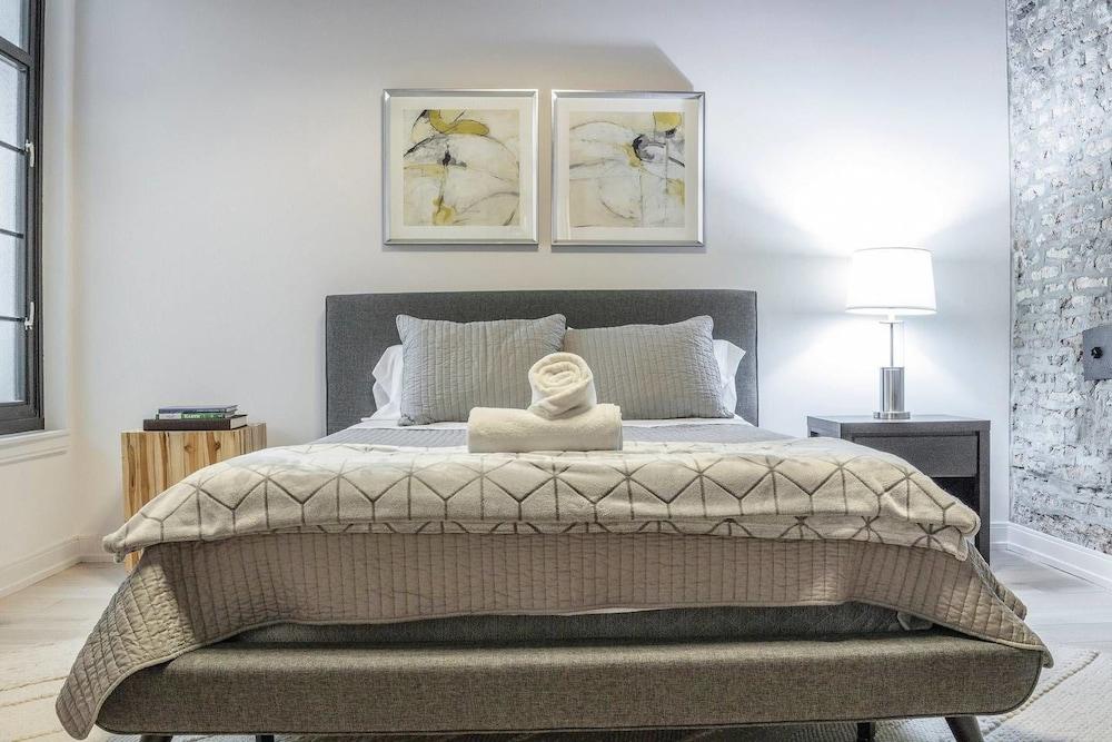 Spacious & Private 3 BDR Luxury Condo in Downtown