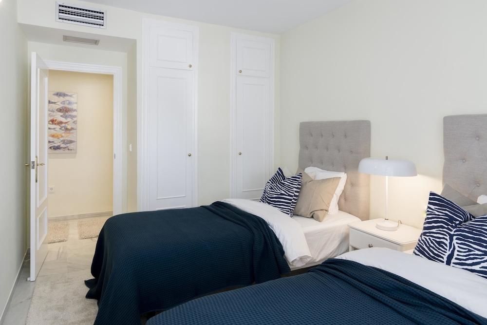 ELD3- Spacious 3 bedroom apt close to Puerto Banus