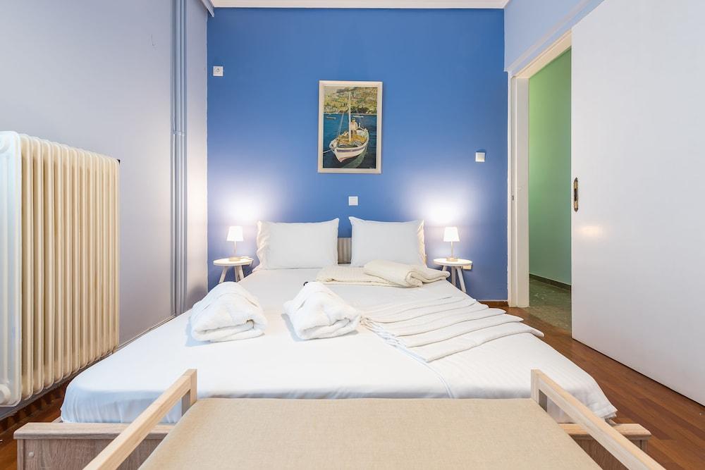 Stylish Apartment with Balcony by Cloudkeys