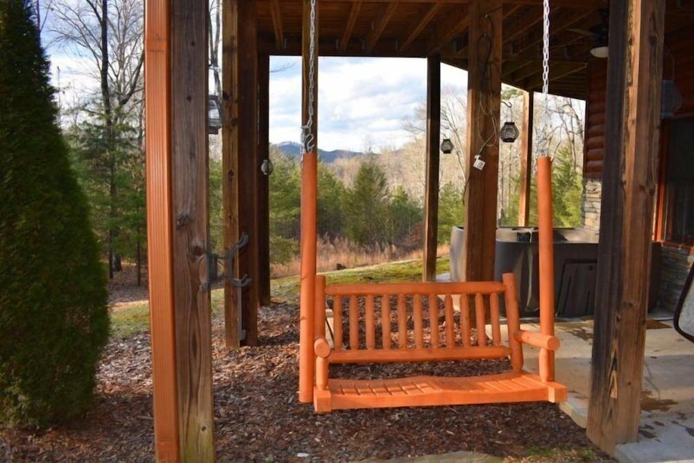 Wolf Mountain Hideaway