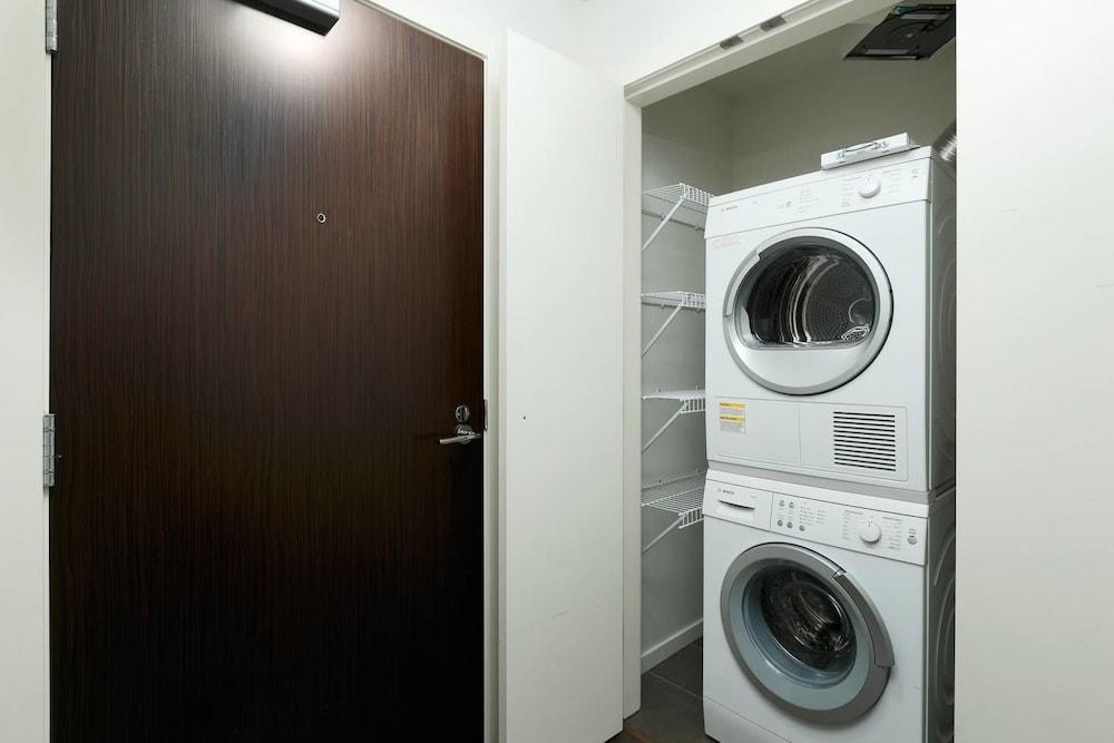 Convenient 2bdr 2BA Richmond Centre Condominium