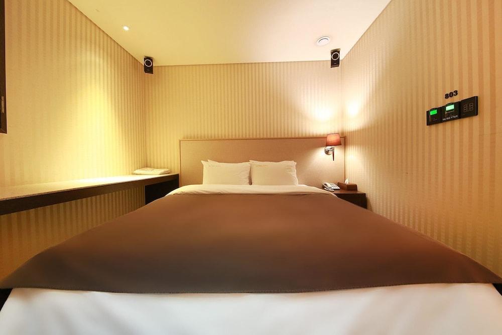 Uijeongbu La Tree Hotel