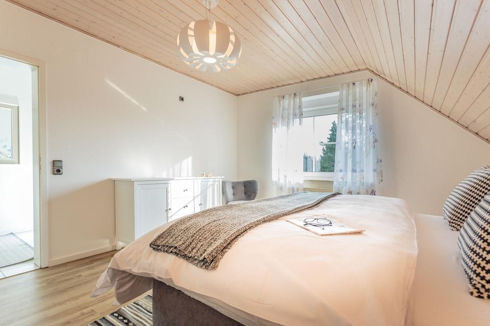 Schwalbe in der Heide